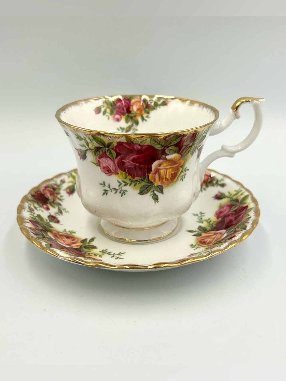 Vintage Royal Albert Old Country Roses Teacup and Saucer
